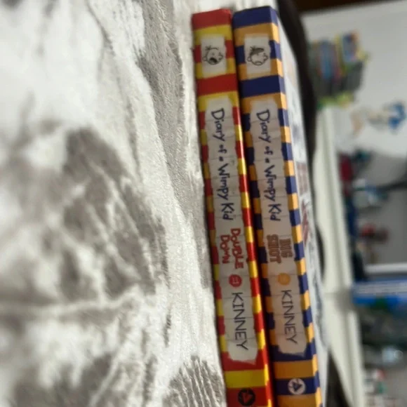 Diary of a wimpy kid 2 book bundle - Picture 1 of 3